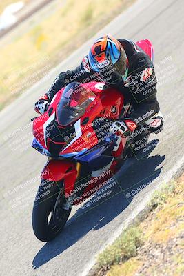 media/Oct-15-2023-TrackXperience (Sun) [[85198ff50b]]/Group 3/session 4 turn 3/